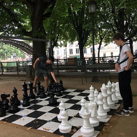 Paris, Au Bord Du Canal Saint Martin Eksteriør bilde